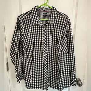Talbots 24w No-Iron Black and White Button Down